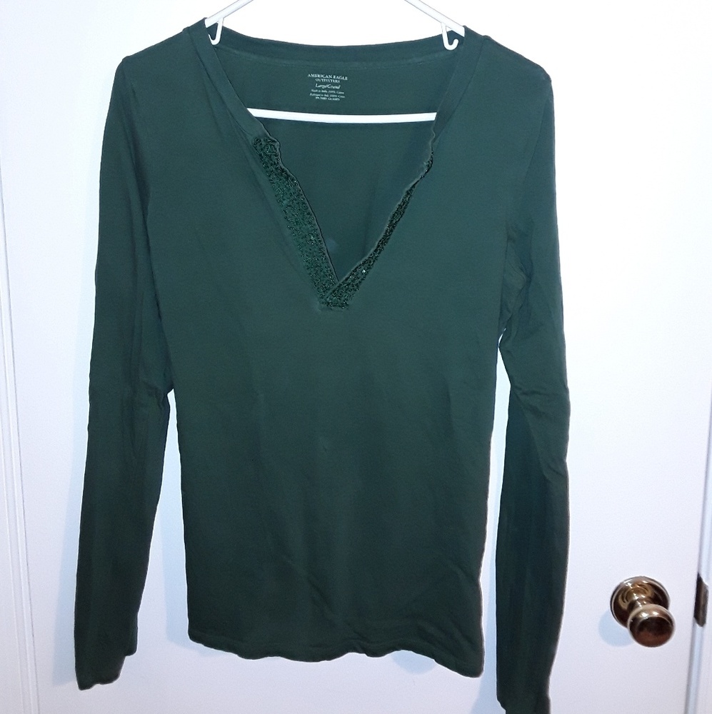 Sequined v neck shirt